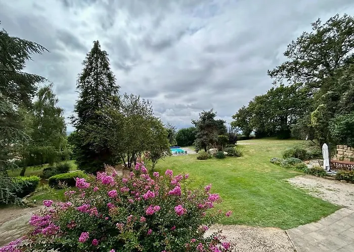 Au Chateau, Luby- Betmont Villa *